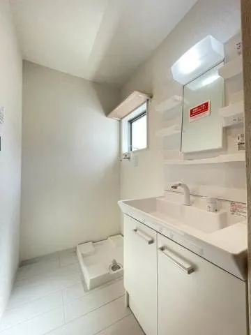 Mare Saginomiya - Interior - ["Wall", "Flooring", "Plumbing fixture"]