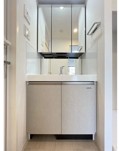 Comforia Nakakasai - Interior - ["Flooring", "Interior design", "Cabinetry"]