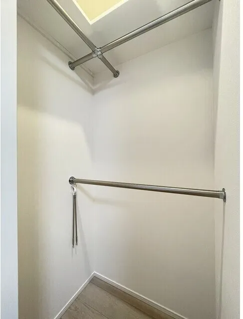Comforia Nakakasai - Interior - ["Ceiling", "Household hardware", "Aluminium"]