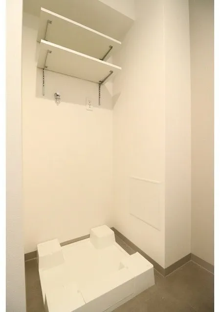 Pure Residence Koishikawa - Interior - ["Flooring", "Floor", "Ceiling"]