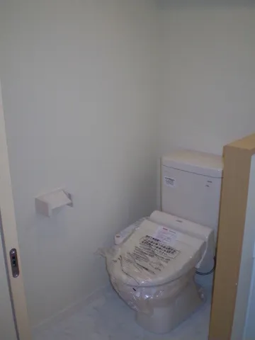 Rafine Sakurashinmachi - Interior - ["Toilet seat", "Toilet", "Plumbing fixture"]
