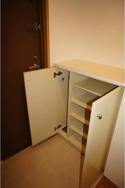 Sereno Shinagawa - Interior - ["Cabinetry", "Handle", "Door"]