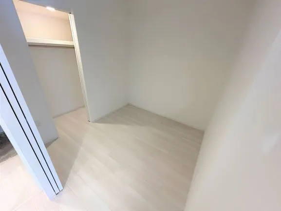 Serenite Fran Shin-Osaka - Interior - ["Flooring", "Wood", "Floor"]