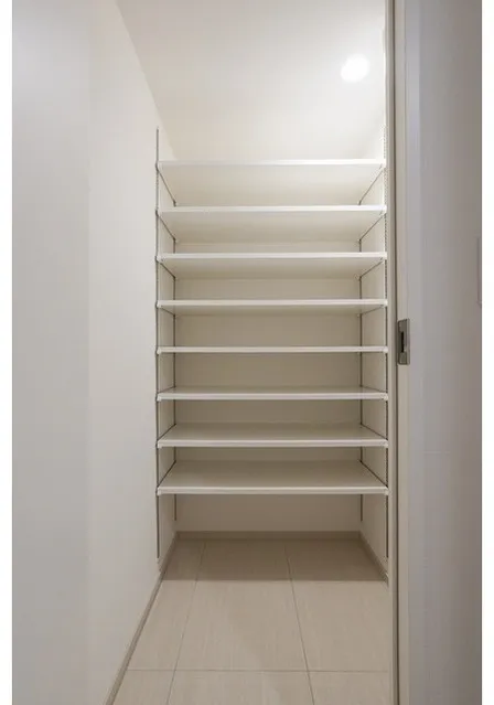 Comforia Higashiueno - Interior - ["Wood", "Shelving", "Shelf"]