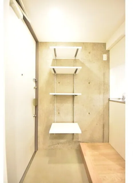 Tiger Ebara Nakanobu - Interior - ["Ceiling", "Flooring", "Floor"]