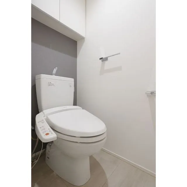 FULL HOUSE MONZENNAKACHO - Interior - ["Toilet seat", "Toilet", "Plumbing fixture"]