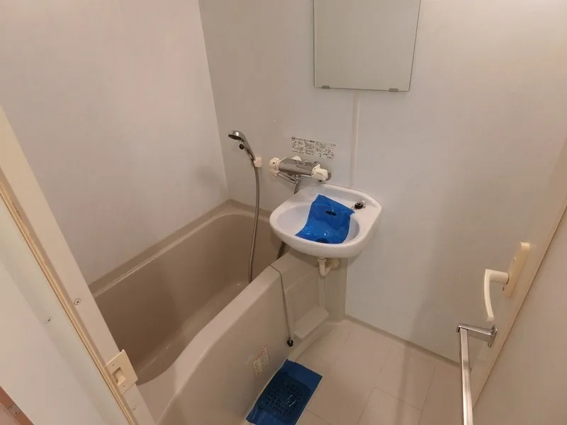 Cross Residence Kamata - Interior - ["Plumbing fixture", "Bathroom", "Flooring"]