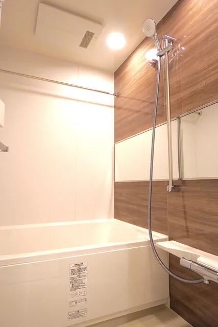 La Casa Hiroo - Interior - ["Bathtub", "Plumbing fixture", "Building"]