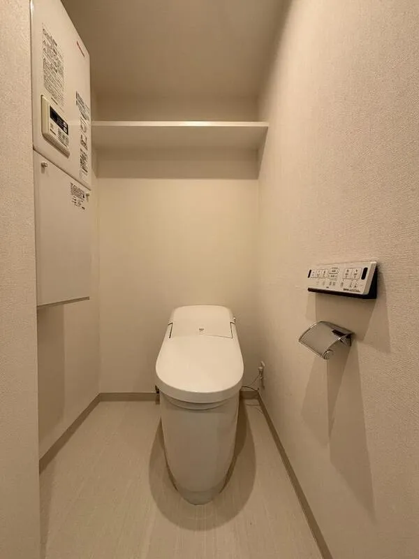 Pollast Yoyogi Hachiman - Interior - ["Flooring", "Floor", "Plumbing fixture"]