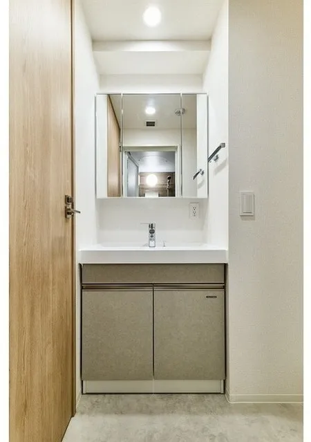 Due Oku - Interior - ["Flooring", "Interior design", "Plumbing fixture"]