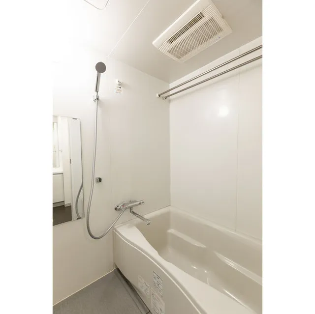 Estimaison Higashi Shinjuku - Interior - ["Bathtub", "Plumbing fixture", "Shower head"]