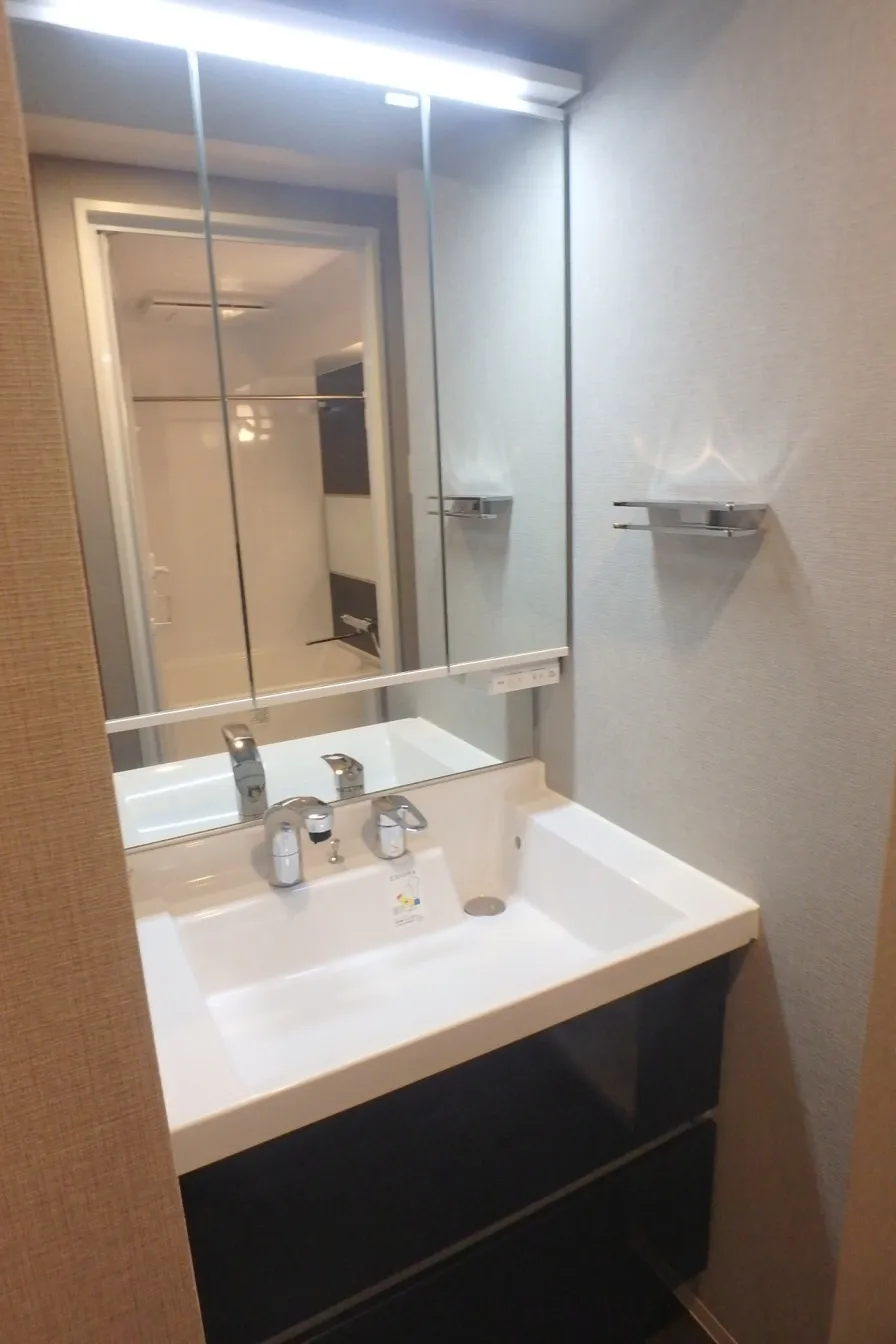 Gran Casa Nihonbashi Hamacho - Interior - ["Interior design", "Glass", "Plumbing"]