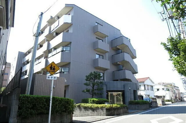 Crest Coat - Exterior - ["Residential area", "Building", "Property"]