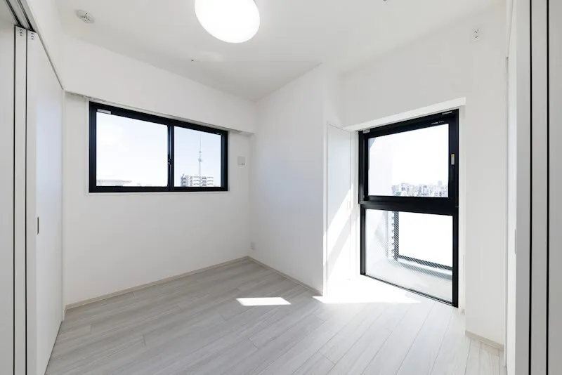Due Iriya II - Interior - ["Window", "Building", "Fixture"]