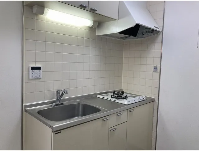 Twin Coat - Interior - ["Tap", "Sink", "Kitchen sink"]