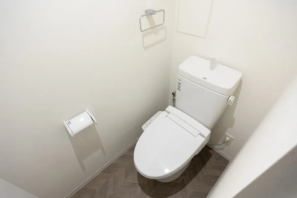 Hmlet Sangenjaya II - Interior - ["Toilet seat", "Toilet", "Plumbing fixture"]
