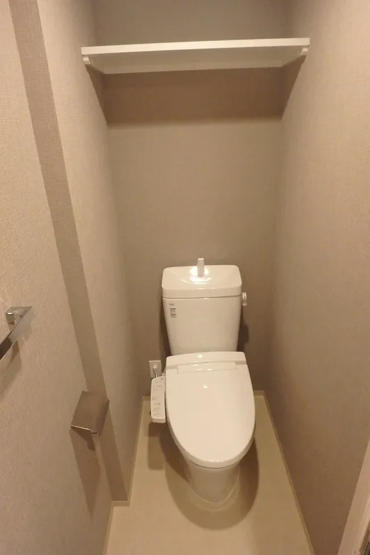 Gran Casa Oshima - Interior - ["Toilet seat", "Flooring", "Toilet"]