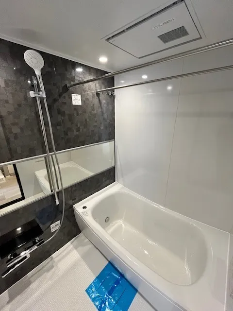 Residia Tower Kamiikebukuro (Tower Building) - Interior - ["Bathtub", "Plumbing fixture", "Bathroom"]