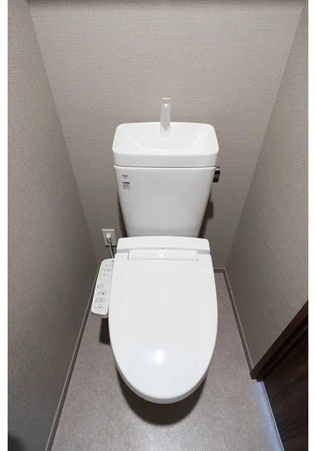 Comforia Higashiueno - Interior - ["Toilet seat", "Toilet", "Plumbing fixture"]