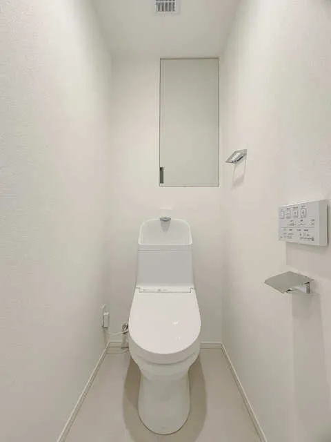 Park Axis Bunkyo Hongo - Interior - ["Toilet seat", "Toilet", "Flooring"]