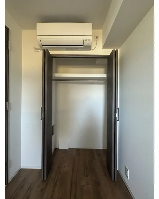 Well Square Senzoku - Interior - ["Flooring", "Ceiling", "Floor"]
