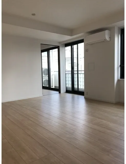 Abitation - Interior - ["Flooring", "Floor", "Wood flooring"]