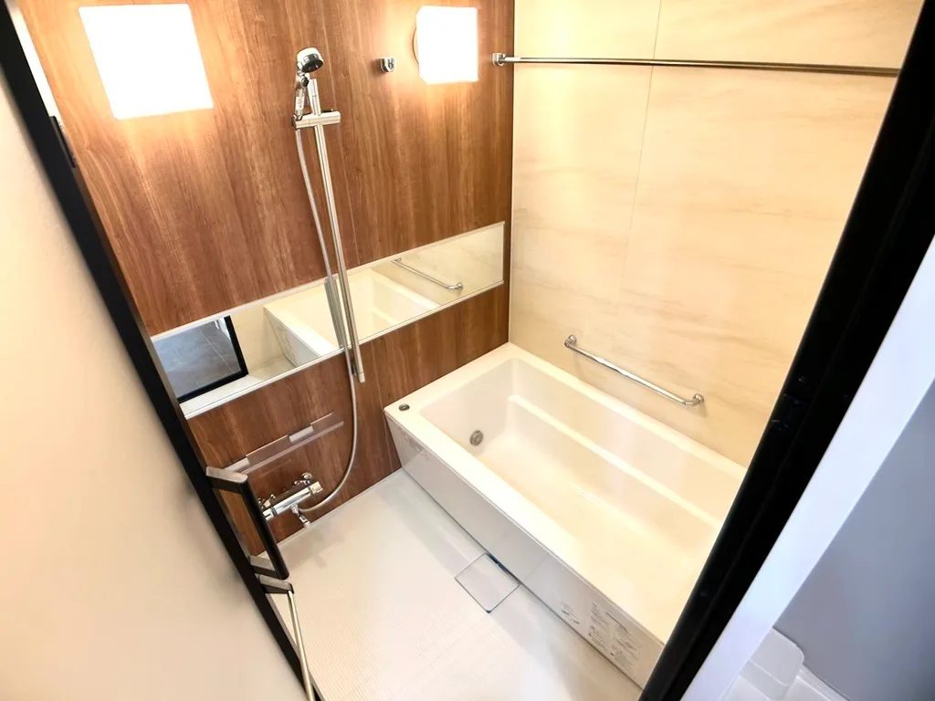 Itabashi Honmachi Station Residence - Interior - ["Bathtub", "Plumbing fixture", "Fixture"]