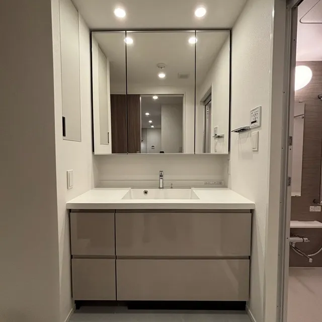 Park Axis Bunkyo Hongo - Interior - ["Bathroom Sink", "Flooring", "Sink"]