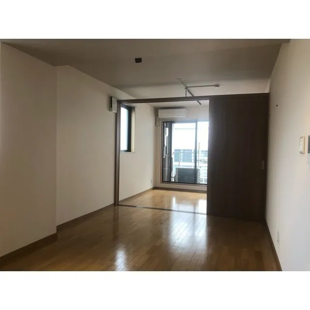 Rivere Kudan Minami - Interior - ["Window", "Building", "Fixture"]