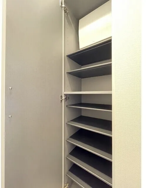 Comforia Liv Ueno - Interior - ["Shelving", "Shelf", "Grey"]