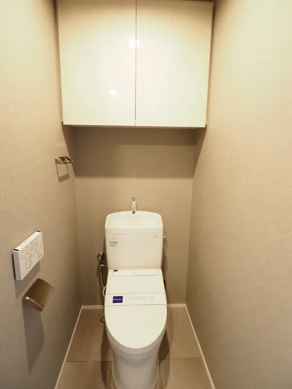 Residia Tower Kamiikebukuro (Tower Building) - Interior - ["Toilet seat", "Toilet", "Plumbing fixture"]