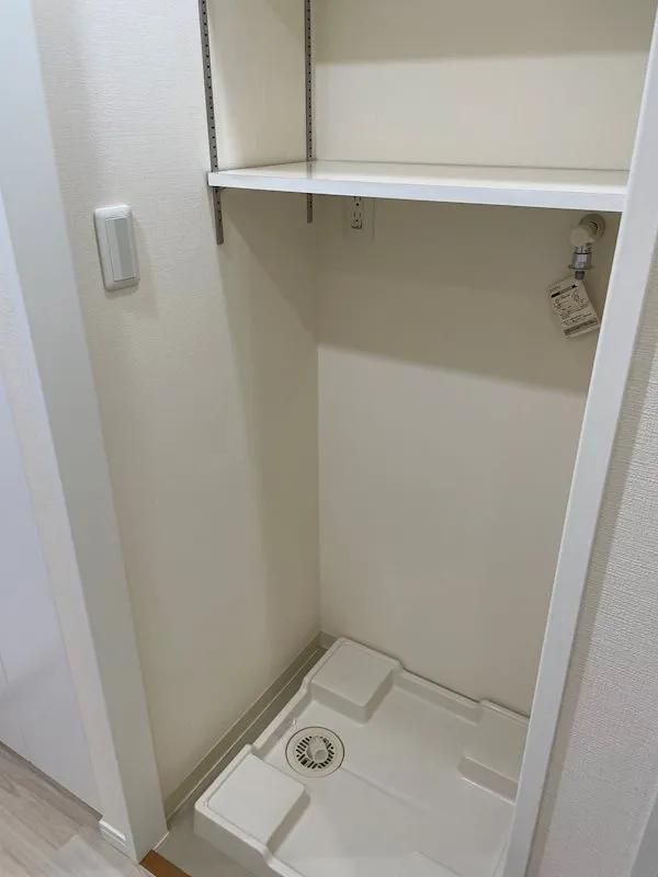Shiba West - Interior - Washing machine place