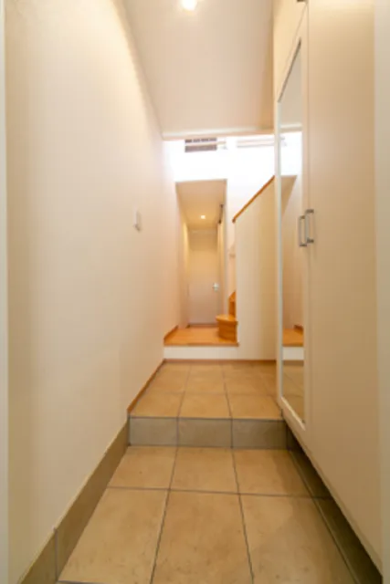 Meikyu Sanbankan - Interior - ["Flooring", "Floor", "Wall"]