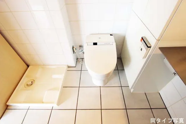 Elstanza Daikanyama - Interior - ["Toilet", "Toilet seat", "Tile"]