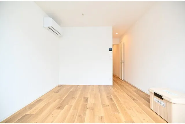 False Class Takadanobaba - Interior - ["Wood flooring", "Flooring", "Floor"]