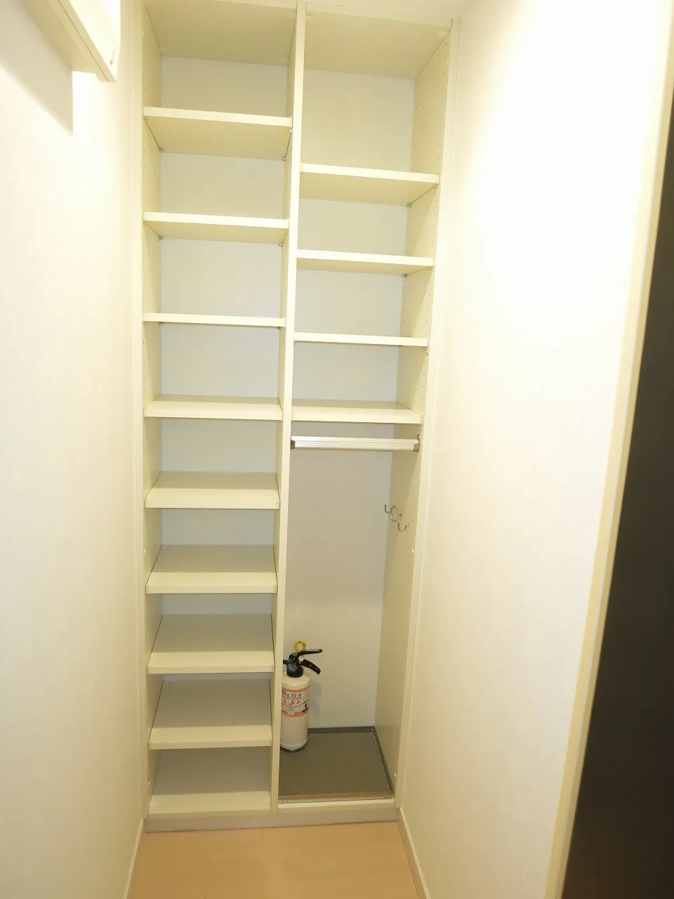 Residence Ryogoku Ekimae - Interior - ["Shelving", "Flooring", "Floor"]