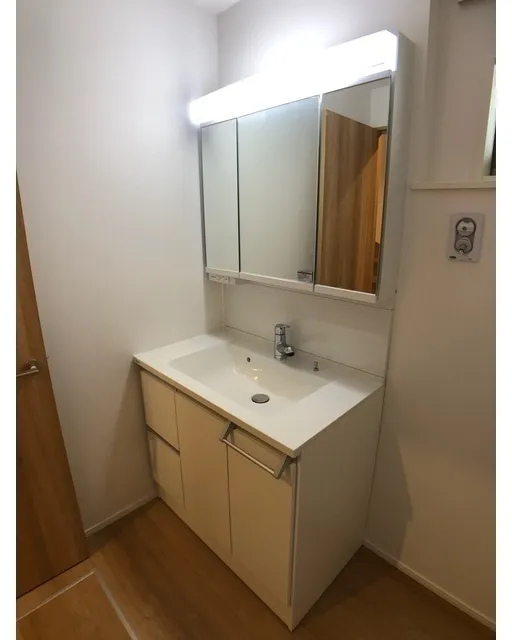 Kolet Oyama #02 - Interior - ["Bathroom Sink", "Plumbing fixture", "Sink"]
