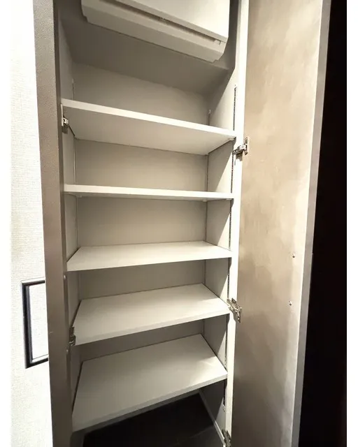 Stilio Sakurashinmachi - Interior - ["Shelving", "Grey", "Cupboard"]