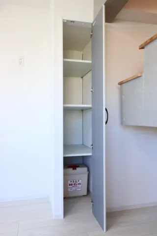 Bright Sumiyoshi - Interior - ["Wall", "Wood", "Shelving"]