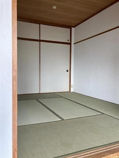Calm Akabane - Interior - ["Flooring", "Floor", "Wood"]