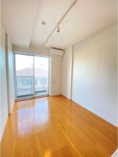 Cozy Court Nakameguro - Interior - ["Window", "Fixture", "Building"]