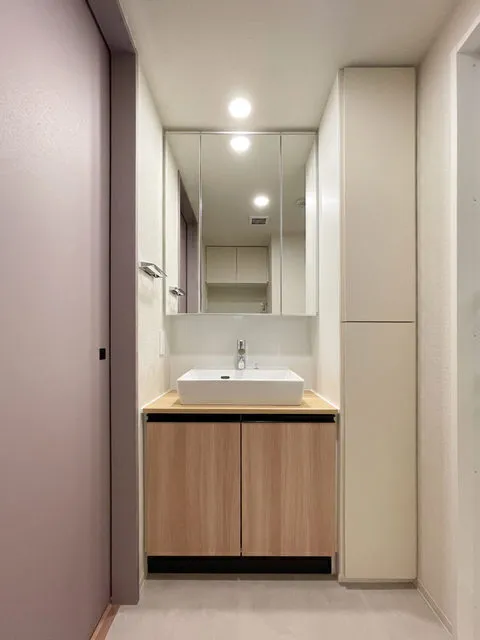 Geoent Asakusa Kaminarimon - Interior - ["Tap", "Sink", "Bathroom sink"]