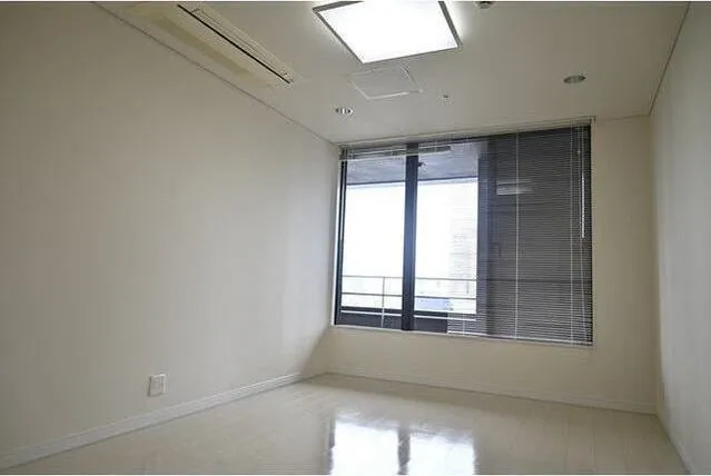 Shibuya Property Tower - Interior - ["Window", "Building", "Fixture"]