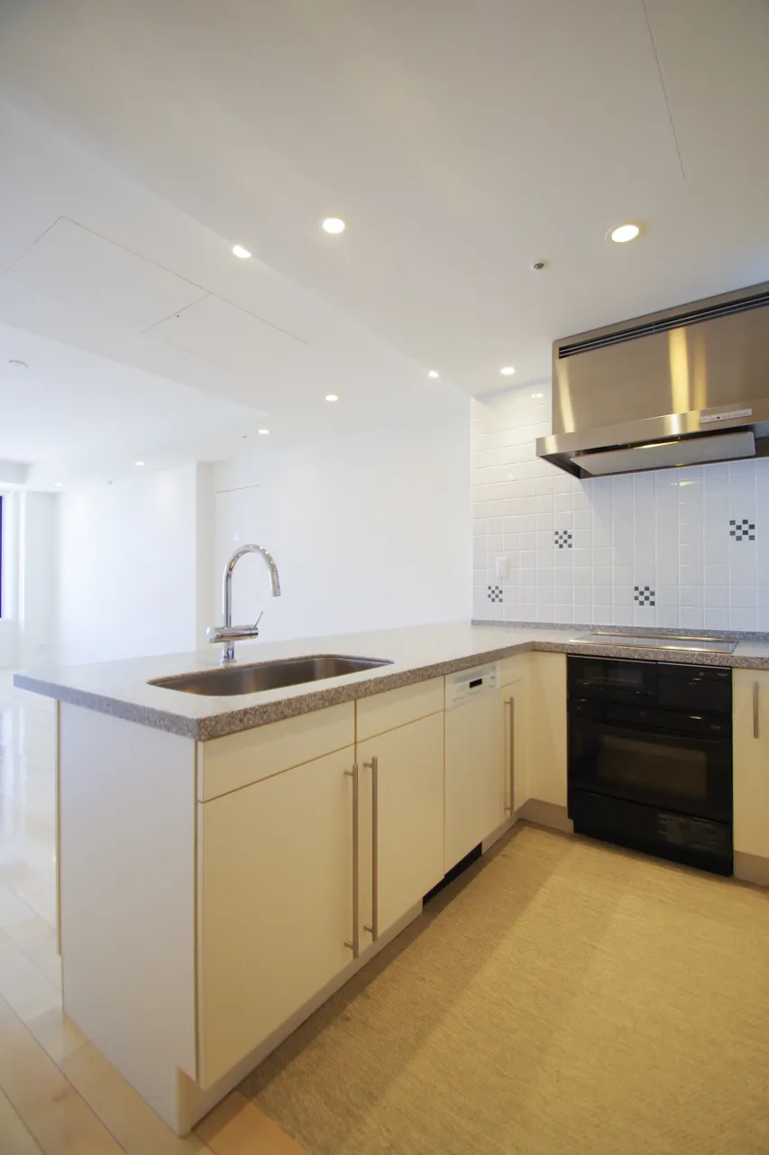 La Tour Shibakoen - Interior - ["Tap", "Cabinetry", "Sink"]
