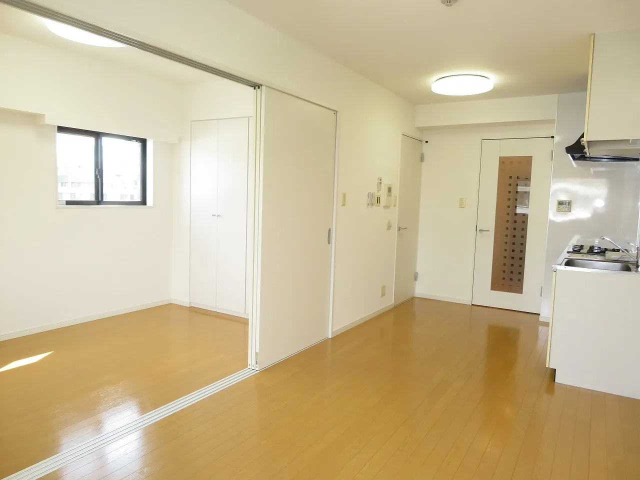 Prospect Monzennakacho - Interior - ["Window", "Fixture", "Wood"]
