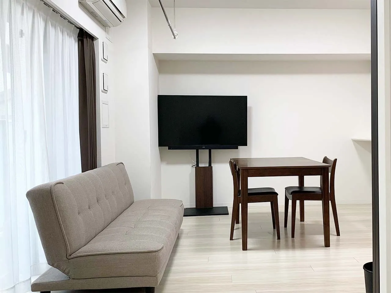 Mynavi Stay Keikyu Kamata Station - Interior - ["Furniture", "Interior design", "Flooring"]