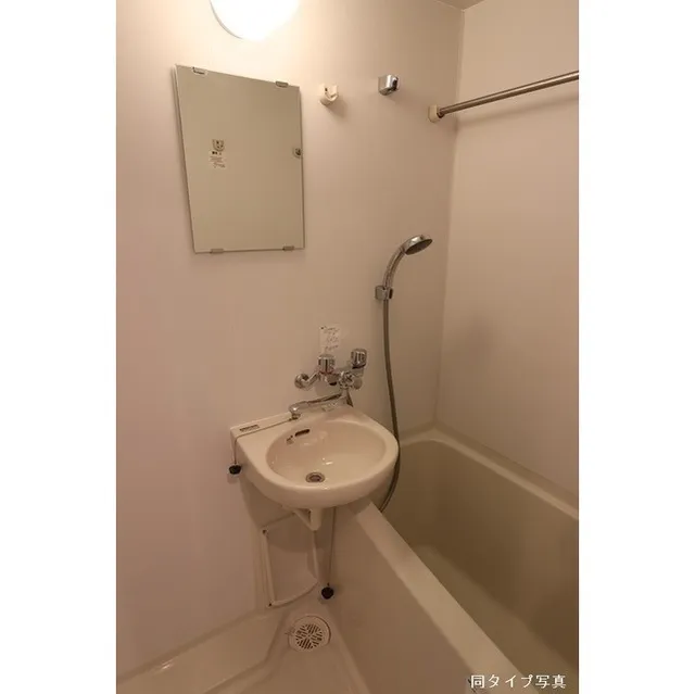 Comforia Shibaura - Interior - ["Tap", "Plumbing fixture", "Bathroom sink"]