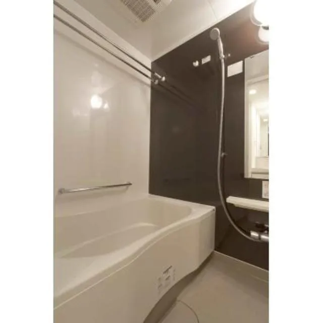 Park Axis Bunkyo Stage - Interior - ["Bathtub", "Plumbing fixture", "Wood"]