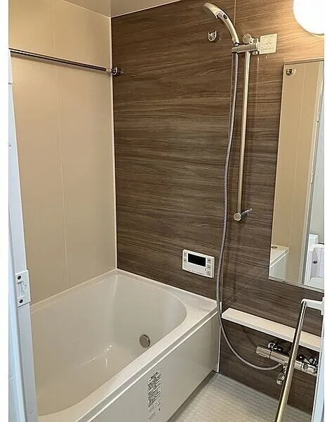 The Park Ones Sangenjaya - Interior - ["Bathtub", "Plumbing fixture", "Shower head"]