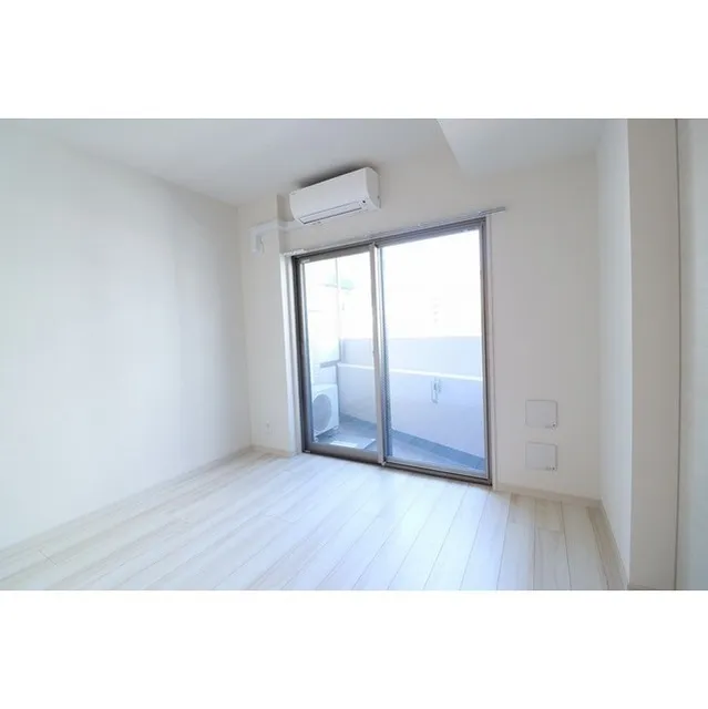 Rivere Shiba Park - Interior - ["Building", "Window", "Cabinetry"]